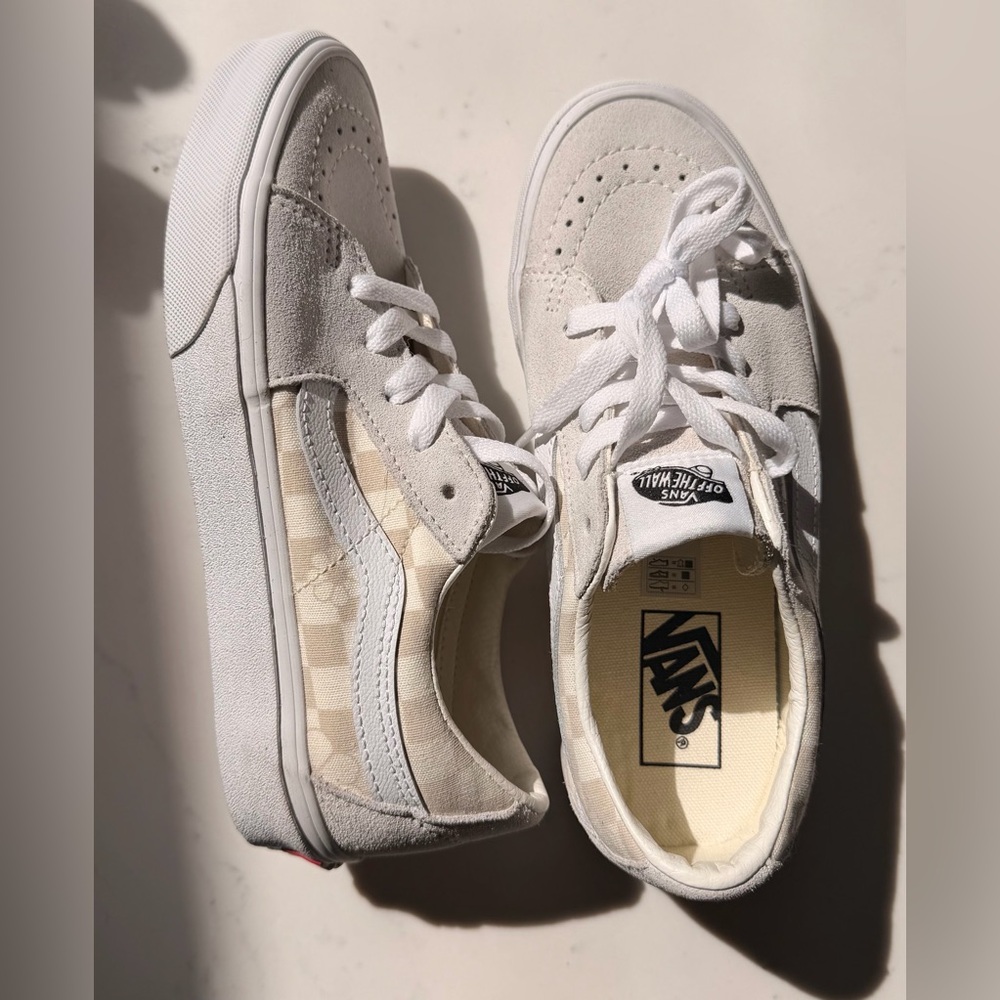 Women’s Vans Low Top Sneakers in floral check marshmallow new in box size 6.5